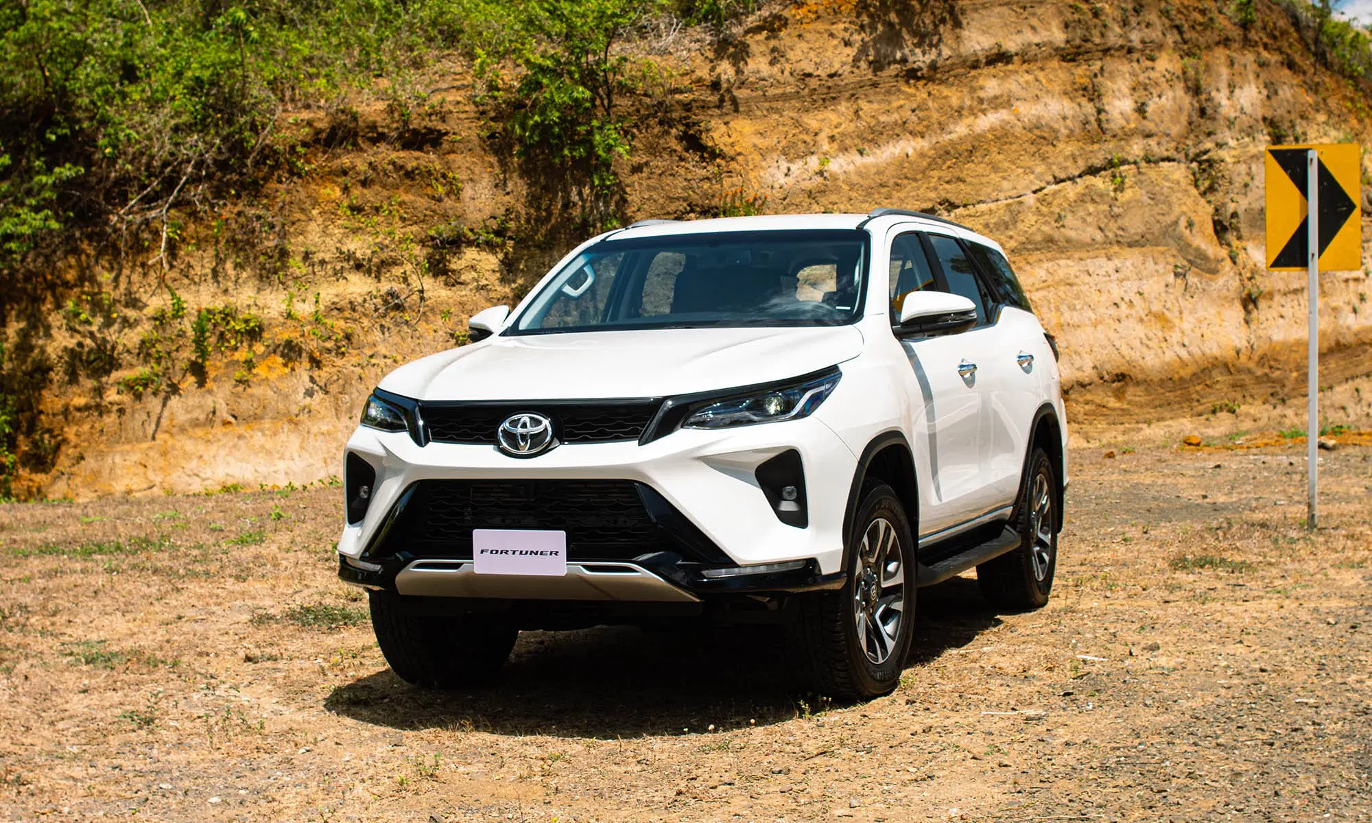 Toyota Fortuner SRV 2025